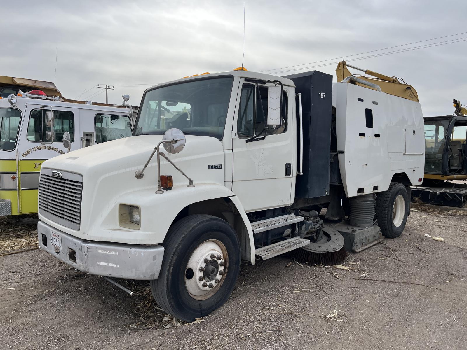 CAMION CON BARREDORA SCHWARZE A7000